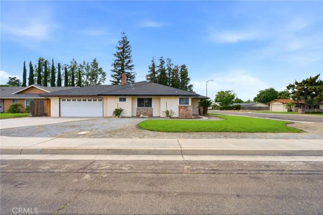 153 Bonita Ave, Fowler, CA 93625
