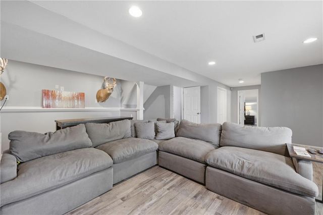 1624 SE 11th Street, Lee's Summit, MO 64081