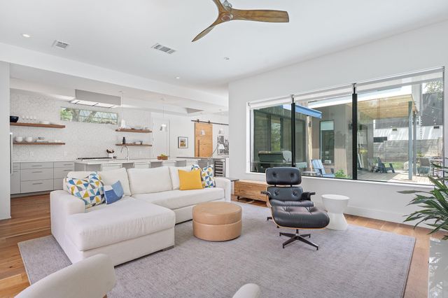 1605 Chelsea LN, Austin, TX 78704