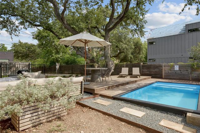 1605 Chelsea LN, Austin, TX 78704