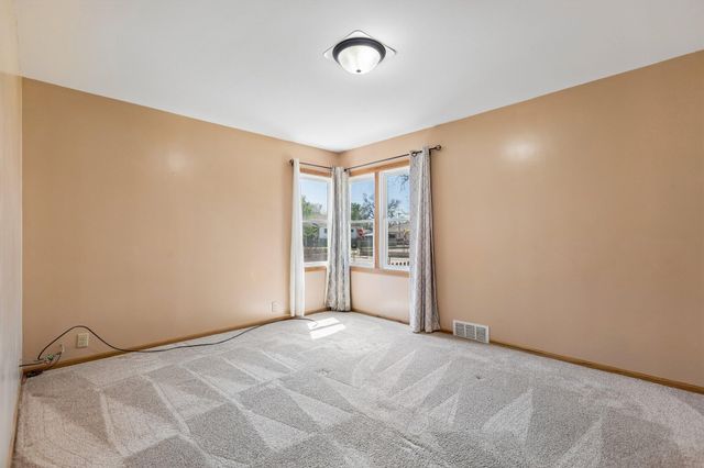 2015 S 9TH Street, Council Bluffs, IA 51501