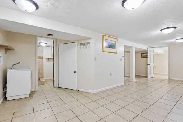 2015 S 9TH Street, Council Bluffs, IA 51501