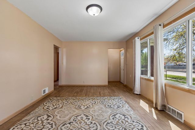 2015 S 9TH Street, Council Bluffs, IA 51501