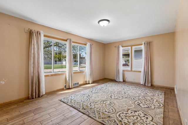 2015 S 9TH Street, Council Bluffs, IA 51501
