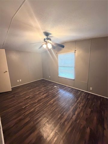 2021 N Battlebell Road 40, Highlands, TX 77562