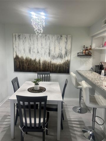 3215 BENEVA ROAD 204, Sarasota, FL 34232