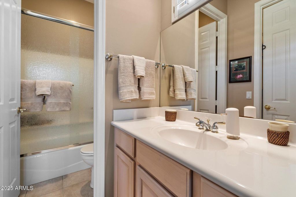 Image 14 of property listing at 7291 E EAGLE FEATHER Road, Scottsdale, AZ 85266