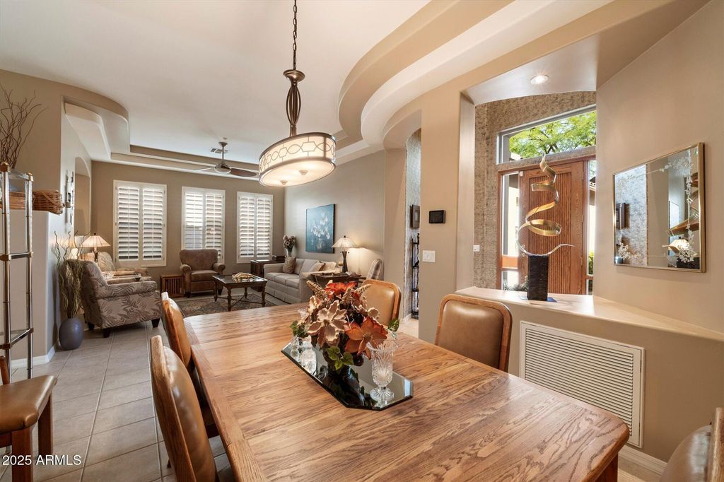 Image 17 of property listing at 7291 E EAGLE FEATHER Road, Scottsdale, AZ 85266