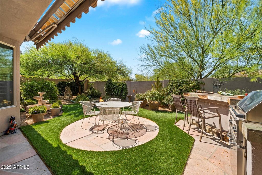 Image 3 of property listing at 7291 E EAGLE FEATHER Road, Scottsdale, AZ 85266