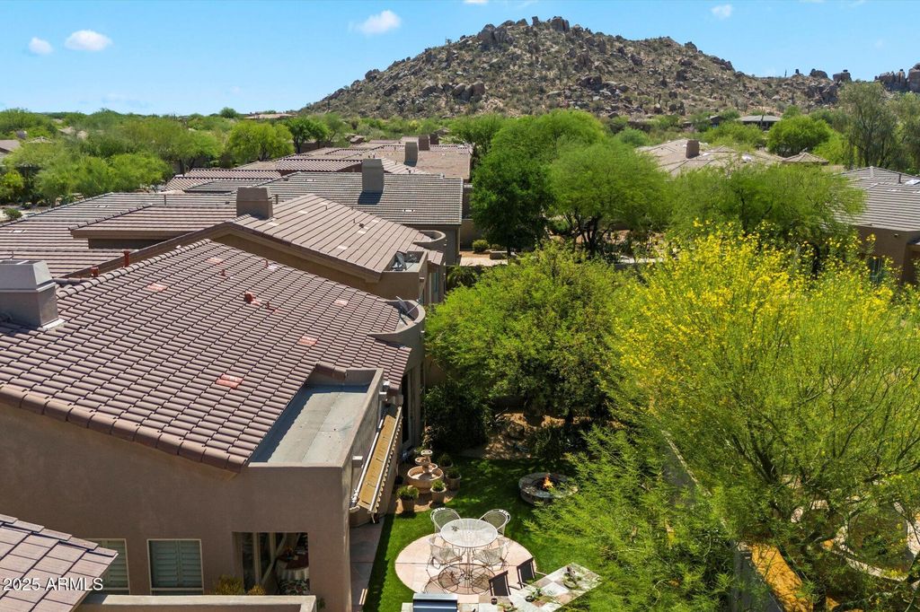 Image 6 of property listing at 7291 E EAGLE FEATHER Road, Scottsdale, AZ 85266