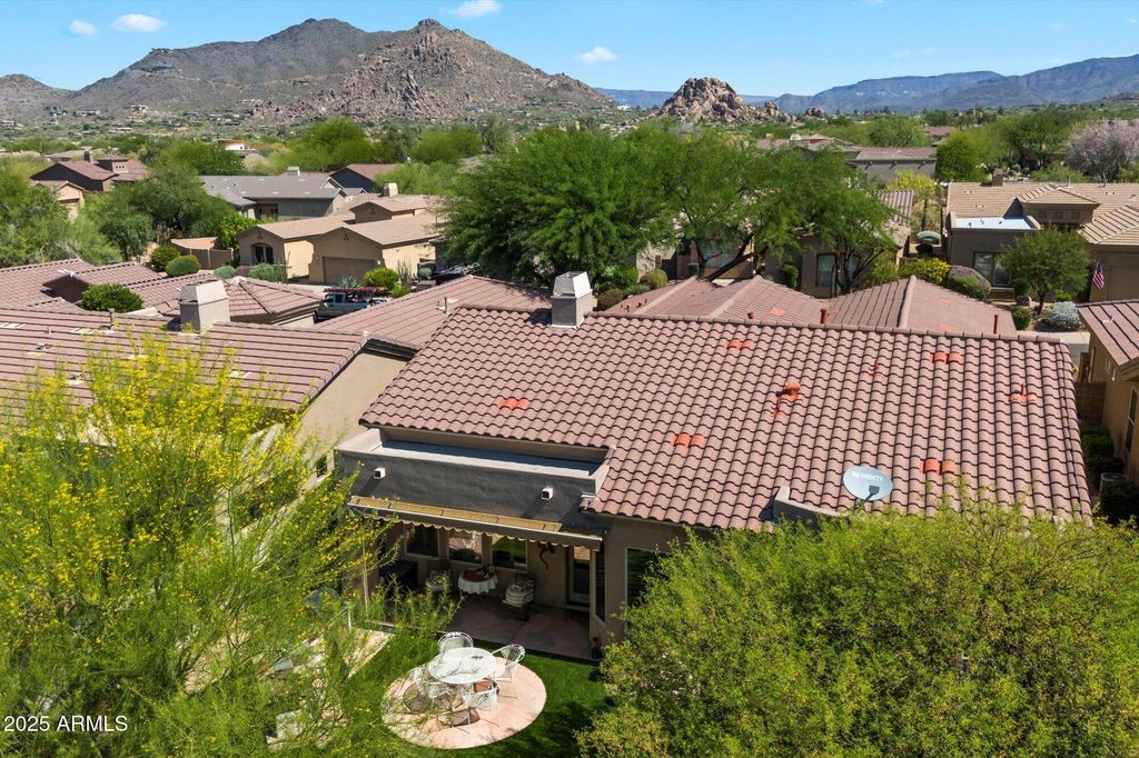 Image 7 of property listing at 7291 E EAGLE FEATHER Road, Scottsdale, AZ 85266