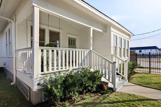 727 E 25th Street, Houston, TX 77008