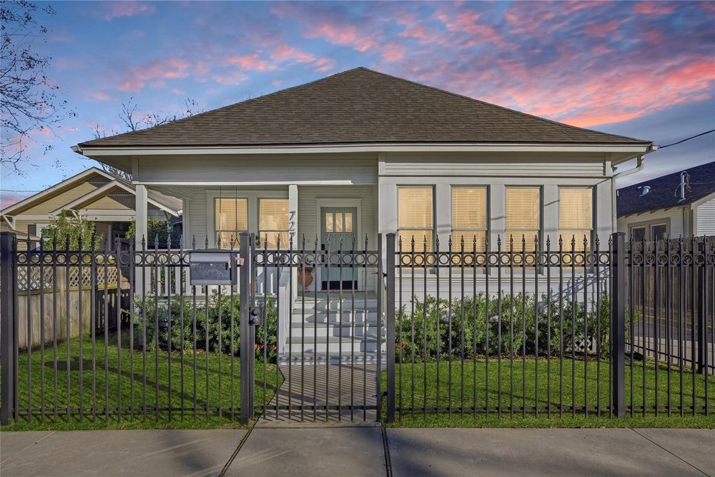 727 E 25th Street, Houston, TX 77008