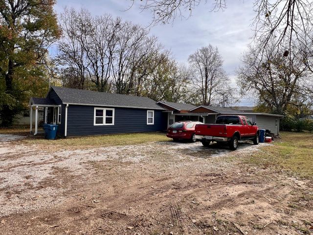 1360 E Locust Street, Springfield, MO 65803