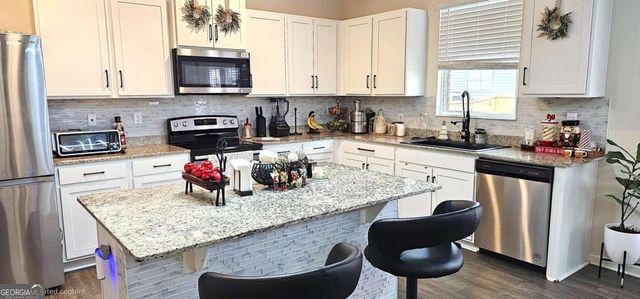 404 Starbuck Parkway, Pendergrass, GA 30567