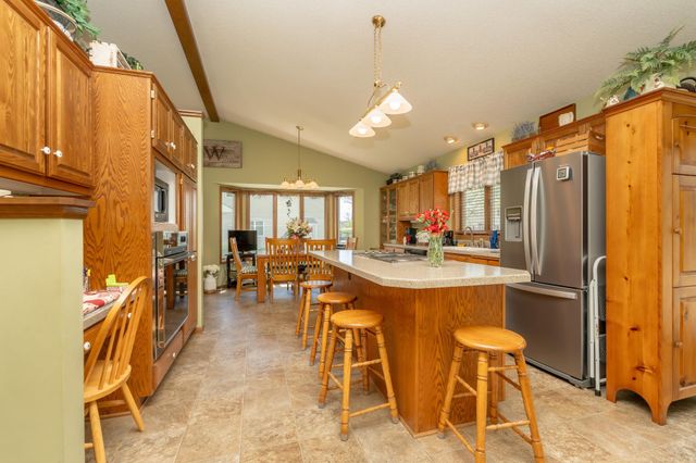 1209 Sunflower Circle S, Shakopee, MN 55379