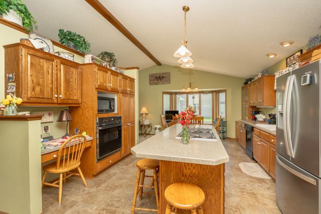 1209 Sunflower Circle S, Shakopee, MN 55379