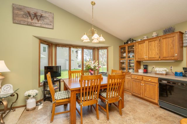1209 Sunflower Circle S, Shakopee, MN 55379