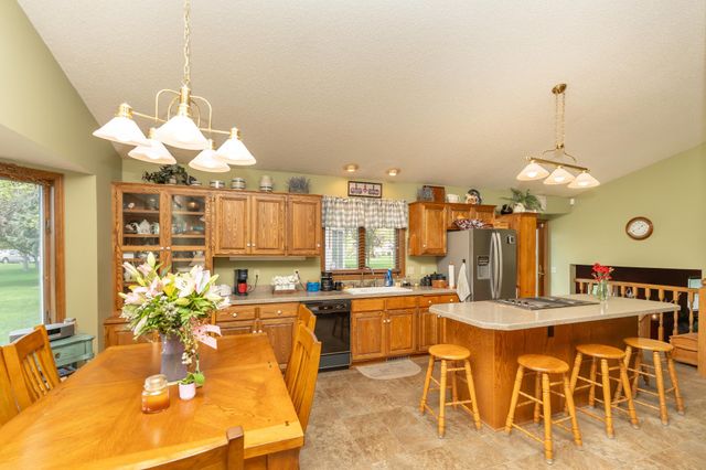 1209 Sunflower Circle S, Shakopee, MN 55379