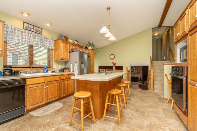 1209 Sunflower Circle S, Shakopee, MN 55379