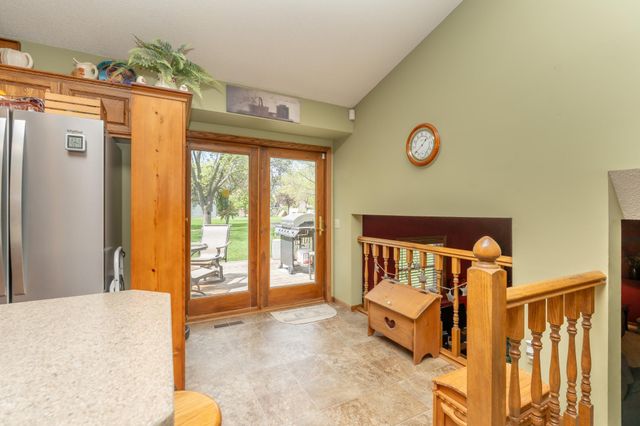 1209 Sunflower Circle S, Shakopee, MN 55379