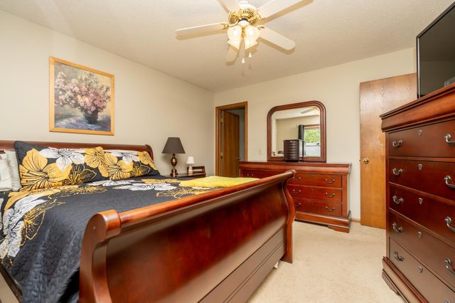 1209 Sunflower Circle S, Shakopee, MN 55379