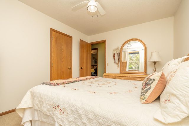 1209 Sunflower Circle S, Shakopee, MN 55379