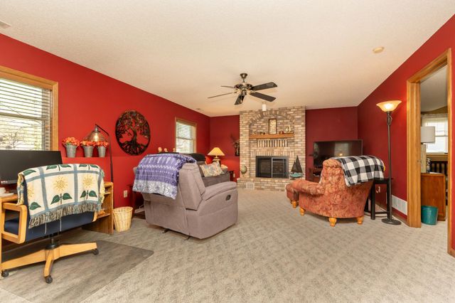1209 Sunflower Circle S, Shakopee, MN 55379