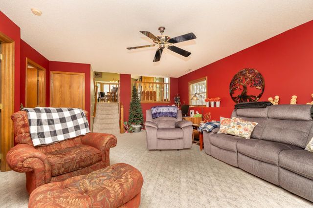 1209 Sunflower Circle S, Shakopee, MN 55379