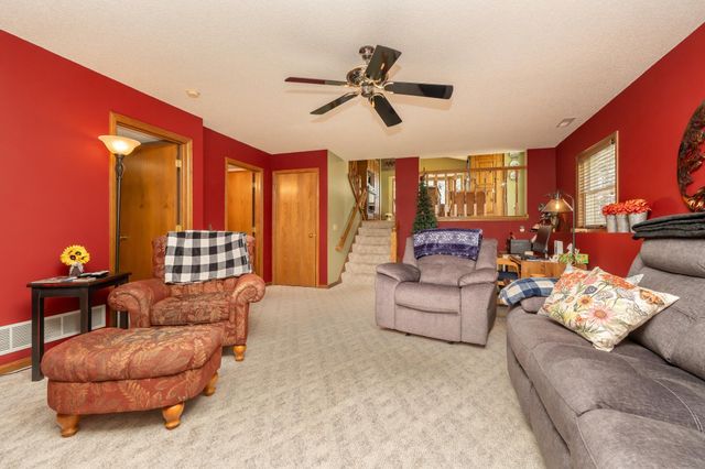 1209 Sunflower Circle S, Shakopee, MN 55379