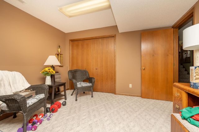 1209 Sunflower Circle S, Shakopee, MN 55379