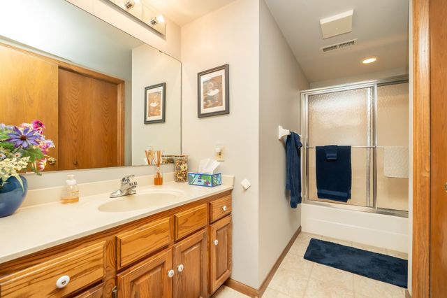 1209 Sunflower Circle S, Shakopee, MN 55379