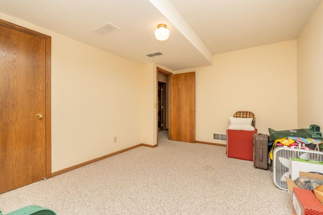 1209 Sunflower Circle S, Shakopee, MN 55379