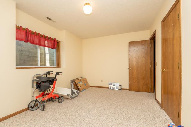 1209 Sunflower Circle S, Shakopee, MN 55379