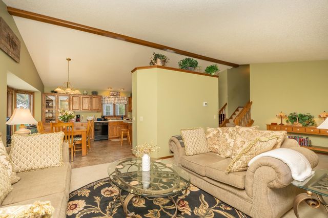 1209 Sunflower Circle S, Shakopee, MN 55379