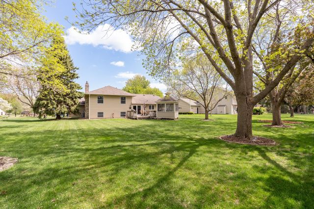 1209 Sunflower Circle S, Shakopee, MN 55379