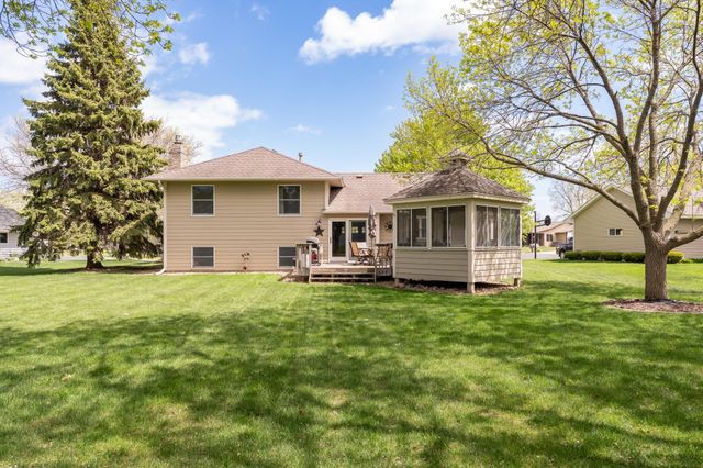 1209 Sunflower Circle S, Shakopee, MN 55379