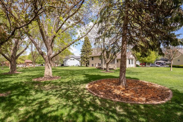 1209 Sunflower Circle S, Shakopee, MN 55379