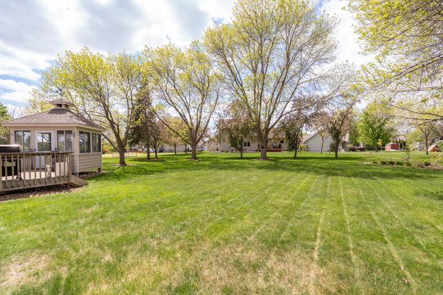 1209 Sunflower Circle S, Shakopee, MN 55379