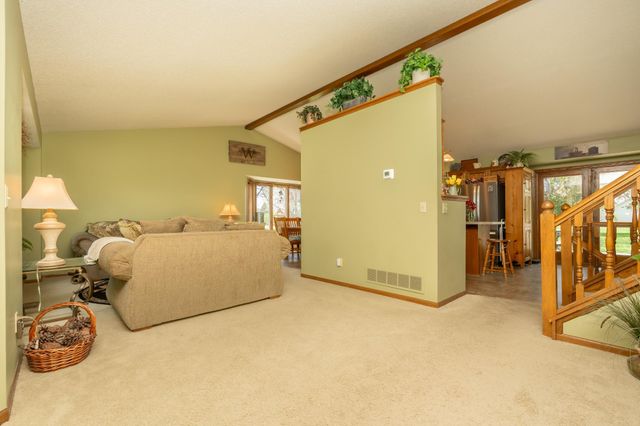 1209 Sunflower Circle S, Shakopee, MN 55379