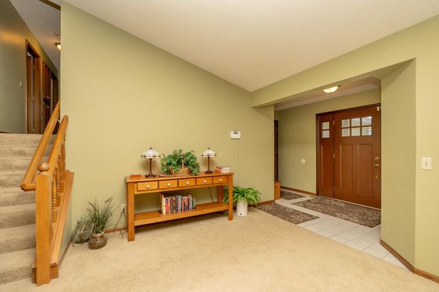 1209 Sunflower Circle S, Shakopee, MN 55379