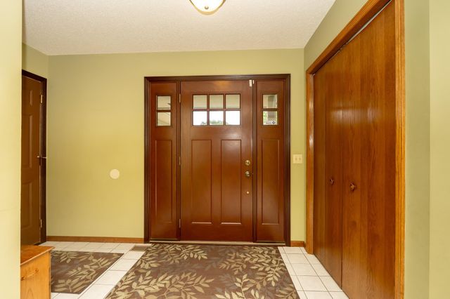 1209 Sunflower Circle S, Shakopee, MN 55379