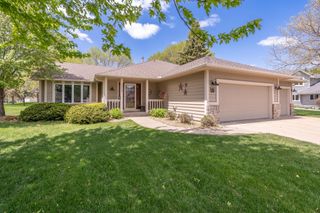1209 Sunflower Circle S, Shakopee, MN 55379