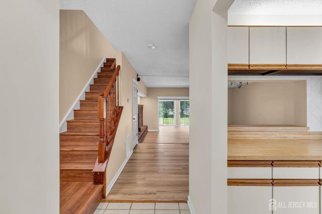 91 Chelsea Court 14, Franklin, NJ 08823