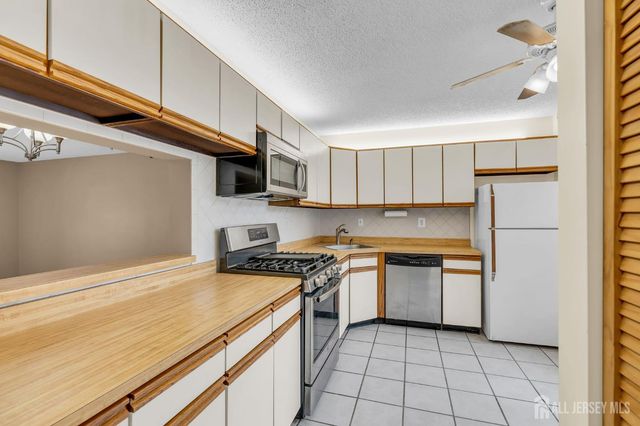 91 Chelsea Court 14, Franklin, NJ 08823