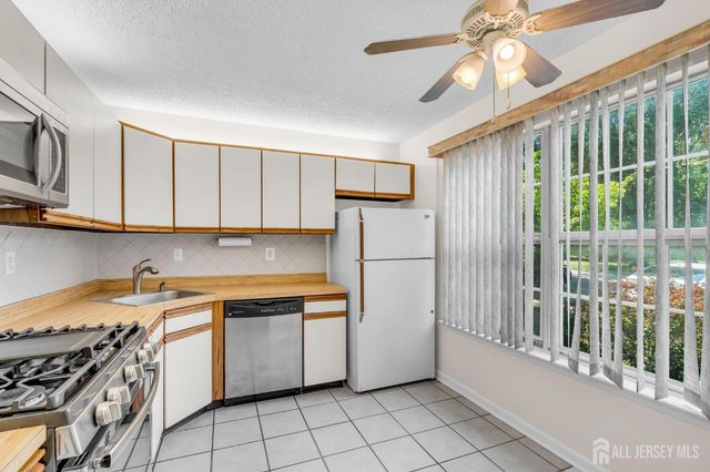 91 Chelsea Court 14, Franklin, NJ 08823