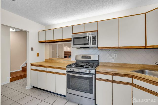 91 Chelsea Court 14, Franklin, NJ 08823