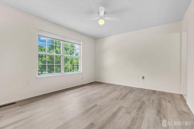 91 Chelsea Court 14, Franklin, NJ 08823