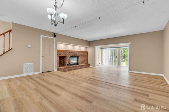 91 Chelsea Court 14, Franklin, NJ 08823