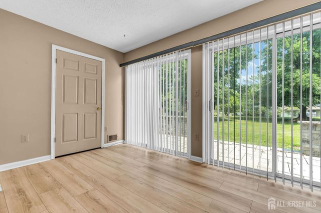 91 Chelsea Court 14, Franklin, NJ 08823